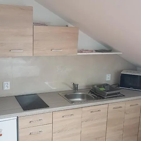 Pokoj S Kuchyni Pro Tri Uhersky Brod Exterior photo