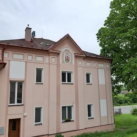 Pokoj S Kuchyni Pro Tri Uhersky Brod Exterior photo