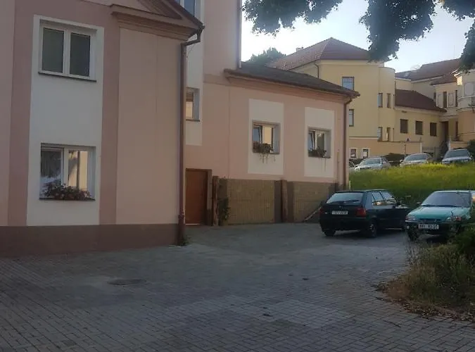 Pokoj S Kuchyni Pro Tri